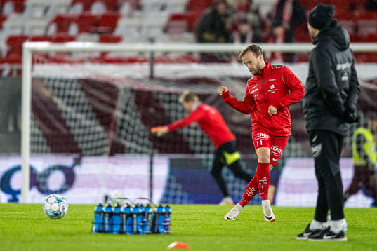 Bård Finne of Brann warms up
