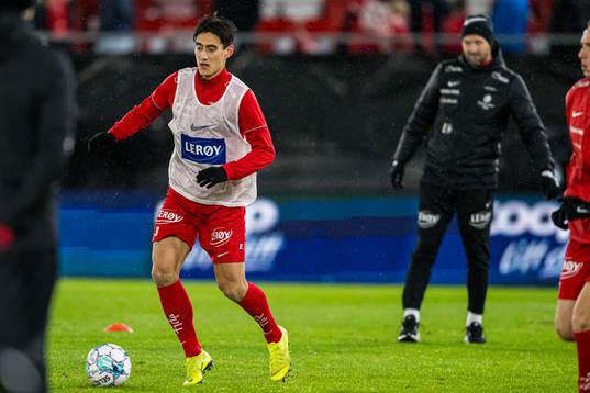 Svenn Crone of Brann warms up