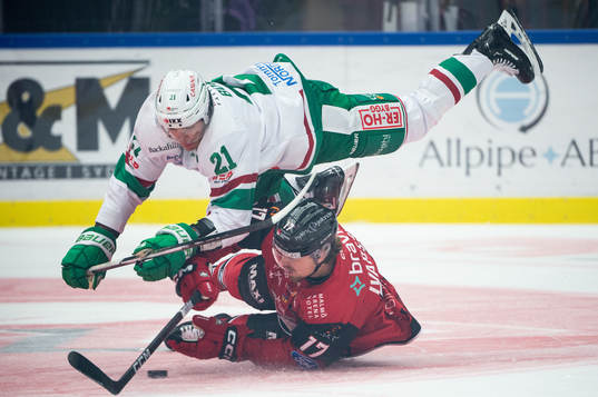 Rögles Henry Bowlby och Malmö Redhawks Johan Ivarsson