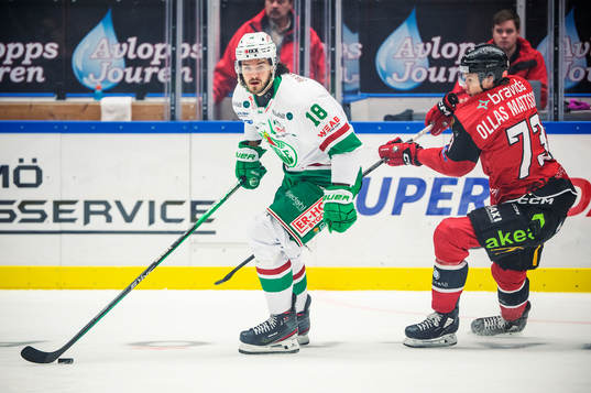 Rögles Dennis Everberg och Malmö Redhawks Adam Ollas