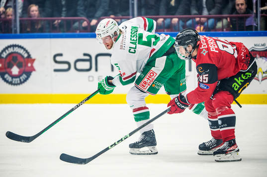 Rögles Ludvig Claesson mot Malmö Redhawks Carl Persson