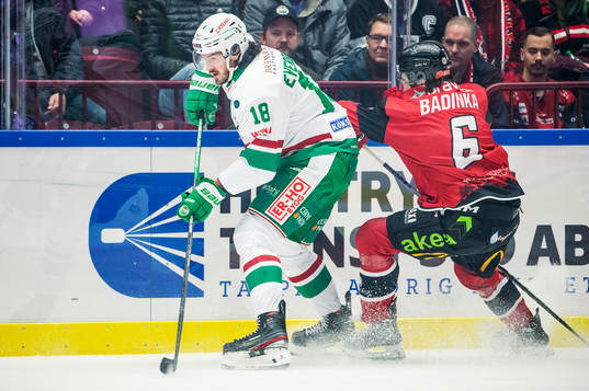 Rögles Dennis Everberg mot Malmö Redhawks Dominik Badinka