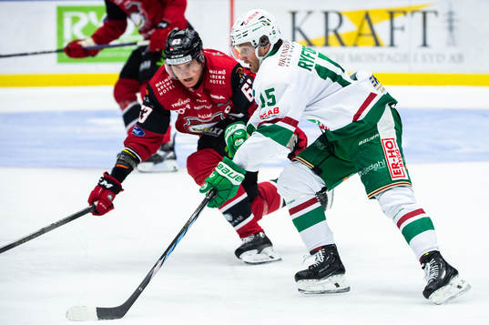 Malmö Redhawks Fredrik Händemark och Rögles Simon Ryfors