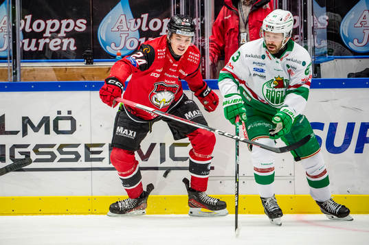 Malmö Redhawks Anton Wahlberg mot Rögles Riley Sheen