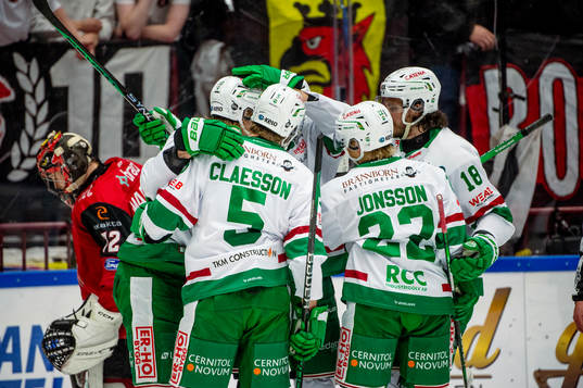 Rögles spelare jublar