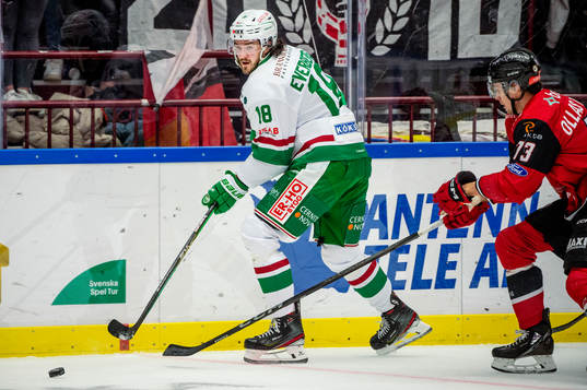 Rögles Dennis Everberg mot Malmö Redhawks Adam Ollas