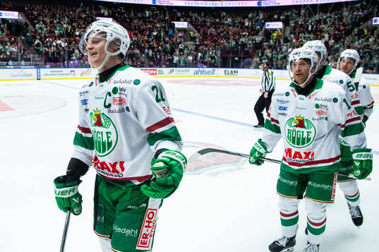 Rögles Anton Bengtsson jublar