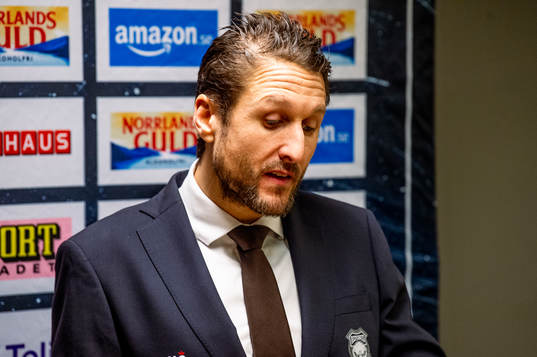 Malmö Redhawks tränare Tomas Kollar på en presskonferens