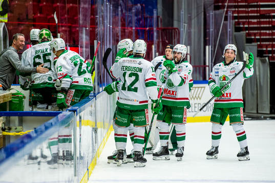 Rögles spelare jublar