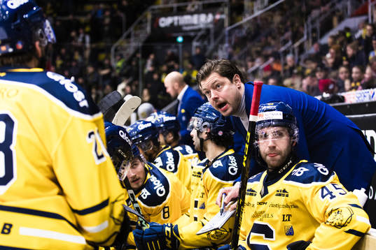 Södertäljes assisterande tränare Mattias Zackrisson i en