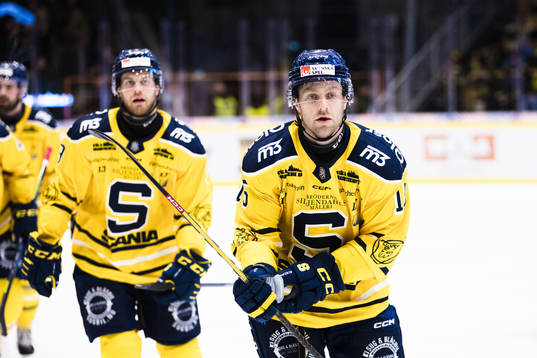 Södertäljes Albin Carlson jublar