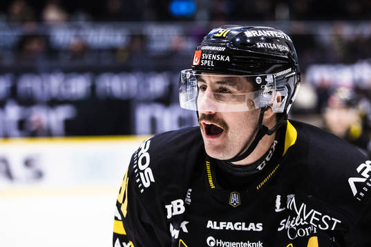 Västerås Nicholas Hutchison jublar
