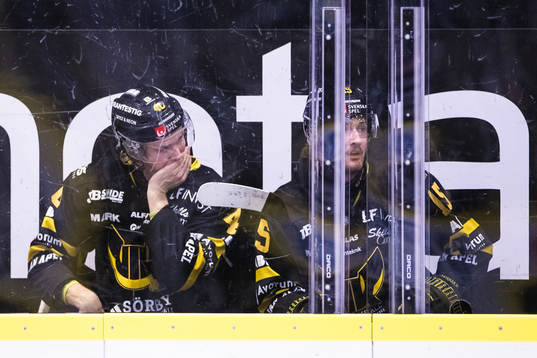 Västerås Isac Skedung och Jared Dmytriw deppar i