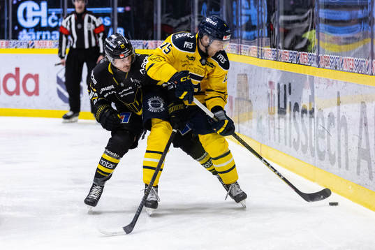 Västerås Jared Dmytriw och Södertäljes Albin Carlson