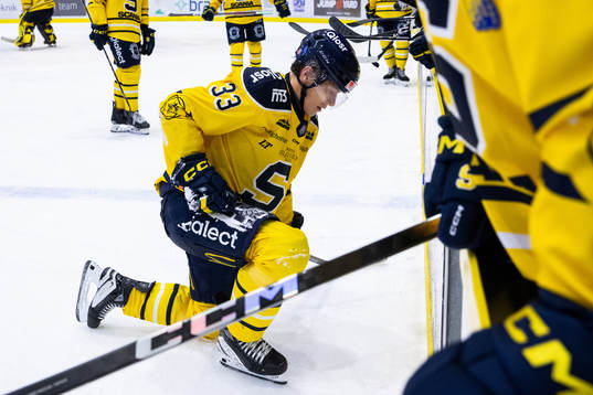 Södertäljes Filiph Engsund har ont