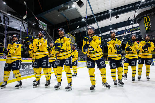 Södertäljes spelare jublar