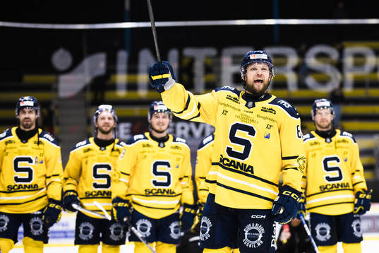 Södertäljes Ludwig Blomstrand jublar