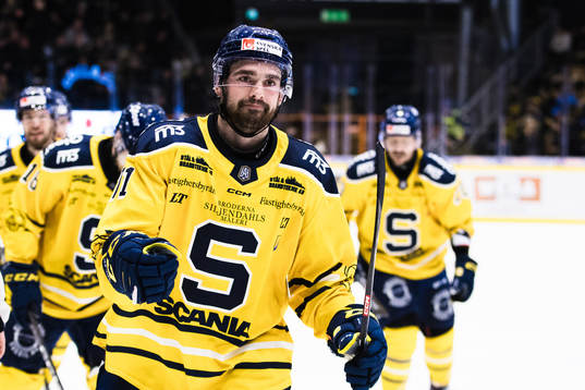 Södertäljes Dominic Turgeon jublar