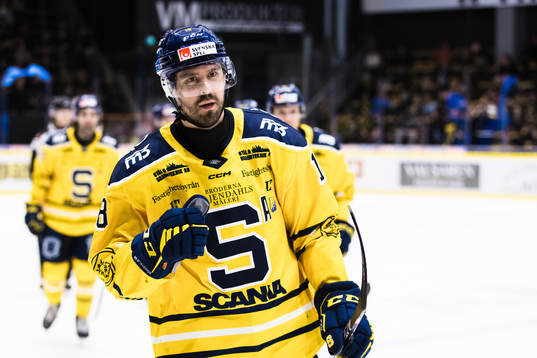 Södertäljes Linus Videll jublar