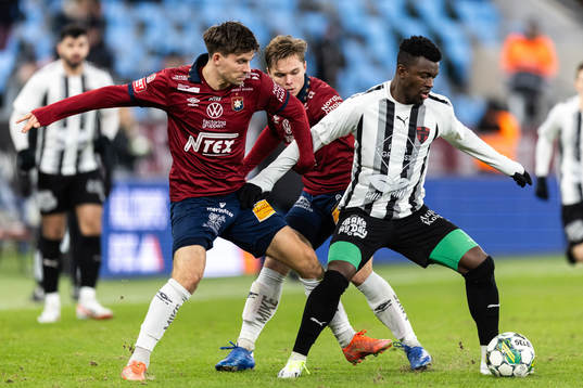 Örgrytes Daniel Paulson och Nordic Uniteds Mamadouba Diaby