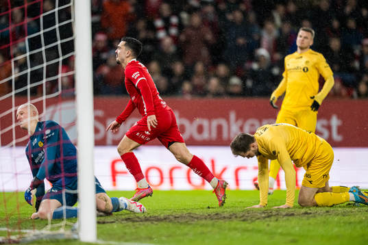 Niklas Castro of Brann celebrates