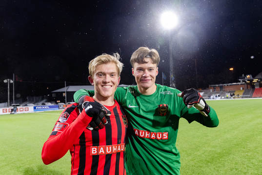 Brommapojkarnas Alexander Jensen och målvakt Filip Sidklev