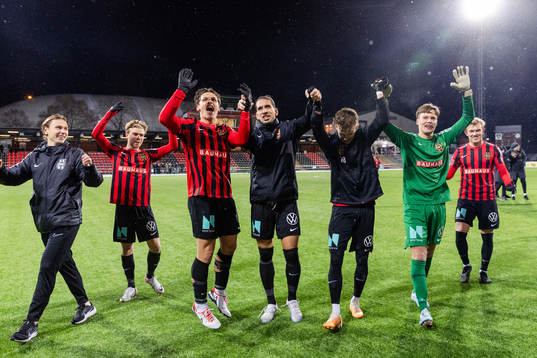 Brommapojkarnas Kevin Ackermann, Nikola Vasic, Alexander