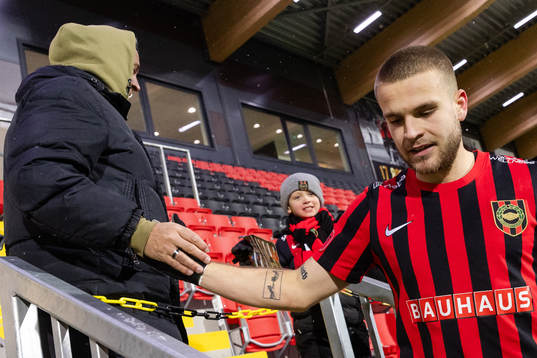 Brommapojkarnas Amadeus Sögaard och Runar Sögaard jublar