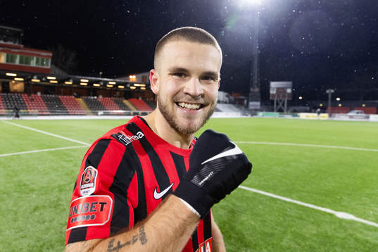 Brommapojkarnas Amadeus Sögaard jublar