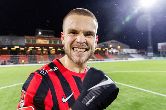 Brommapojkarnas Amadeus Sögaard jublar