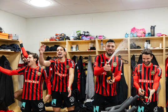 Brommapojkarnas Nikola Vasic, Rebin Sulaka och Marijan