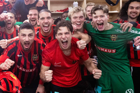 Brommapojkarnas Nikola Vasic, Kevin Ackermann och målvakt