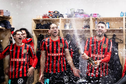 Brommapojkarnas Kevin Ackermannm Nikola Vasic och Rebin
