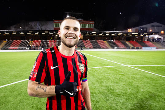 Brommapojkarnas Amadeus Sögaard jublar