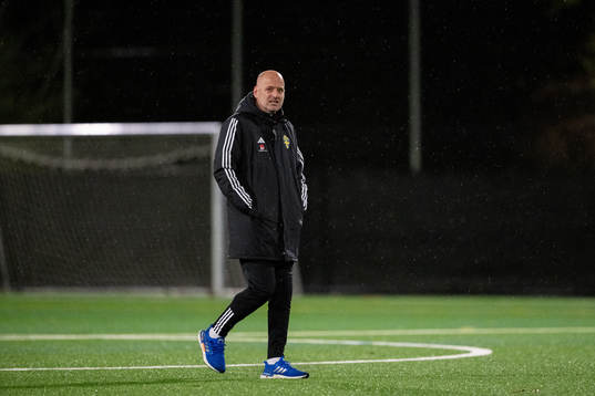 Assistant coach Magnus Wikman of Sweden