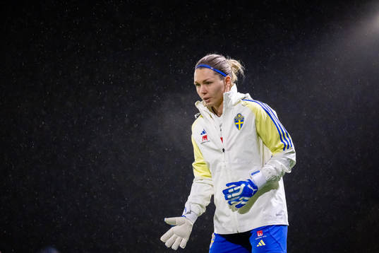 Goalkeeper Jennifer Falk