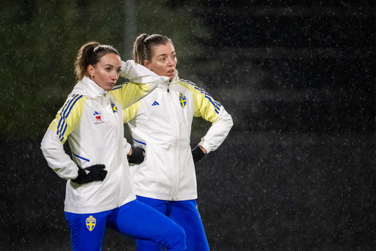 Kosovare Asllani and Linda Sembrant