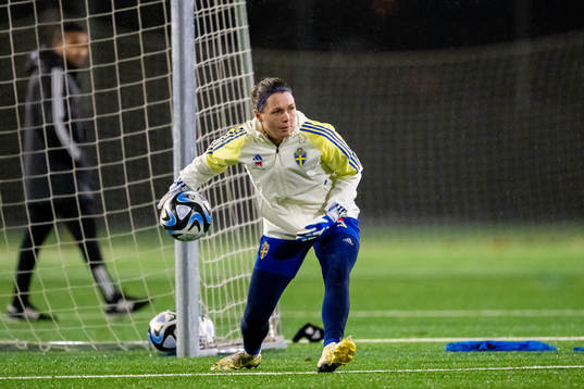 Goalkeeper Jennifer Falk