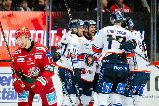 Växjös Joel Persson jublar
