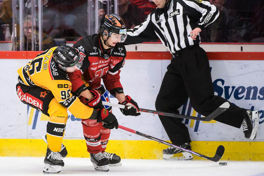 Luleås Pontus Andreasson och Örebros Philip Holm jublar