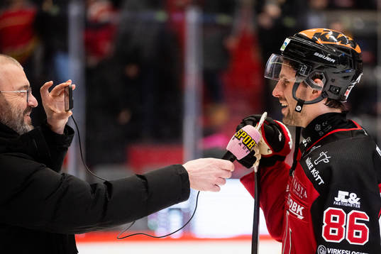 Örebros Mathias Bromé jublar