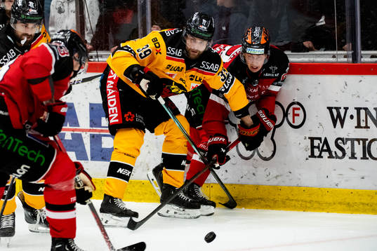 Örebros Robert Leino och Luleås Pontus Själin