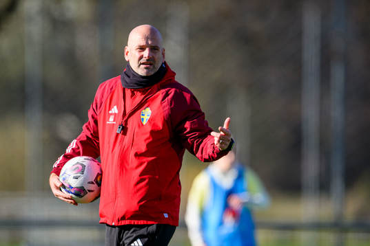 Assistant coach Magnus Wikman of Sweden of the women’s