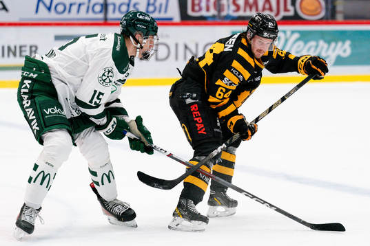 Färjestads Jack Berglund och Skellefteås Jonathan Pudas