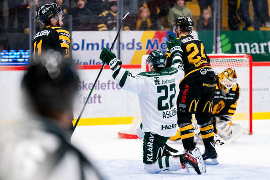 Färjestads Per Åslund jublar