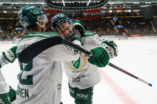 Färjestads Jack Berglund och Magnus Nygren jublar