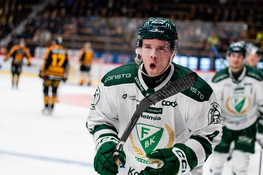 Färjestads Oscar Lawner jublar