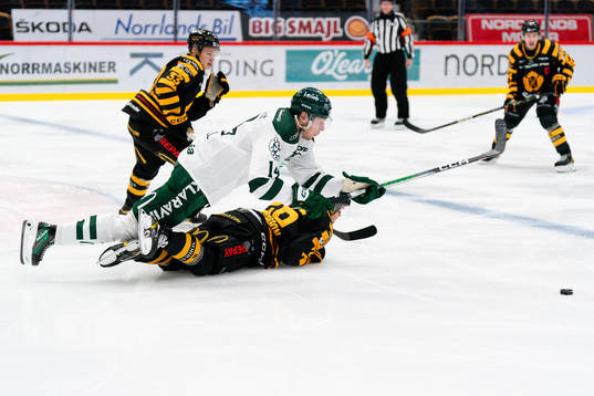 Färjestads Victor Ejdsell och Skellefteås Simon Robertsson