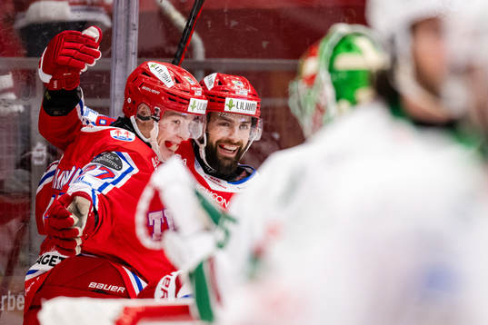 Timrås Oliver Johansson jublar