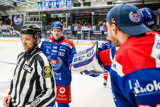 Oskarshamns Hampus Karlsson jublar reduceringen 2-1